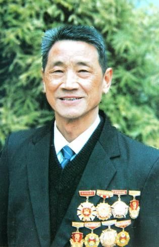 奮斗鑄榮光 實干立標桿